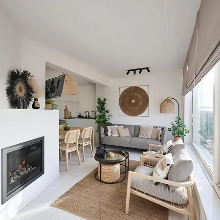 Penthouse Met Garage Apartment *