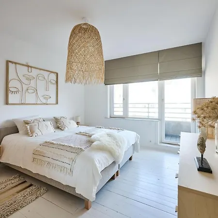 Penthouse Met Garage Apartment *